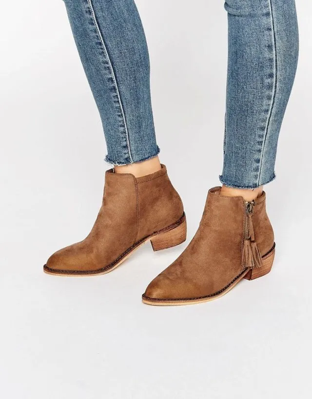 12+ Pilihan Alas Kaki Non Heels Teruntuk Ibu Hamil. Nyaman Pasti, Pinggang Pun Nggak Tambah Nyeri 21
