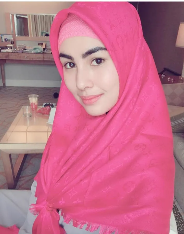 Intip 12+ Gaya Busana Islami Ala Kartika Putri. Setelah Hijrah Kini Lebih Tertutup, Kalem dan Manglingi 17