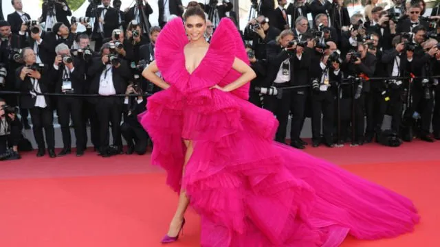 9+ Gaya Selebritas Paling Cetar di Festival Film Cannes 2018. Tampilan di Layar Kaca Lewat Semuanya! 21