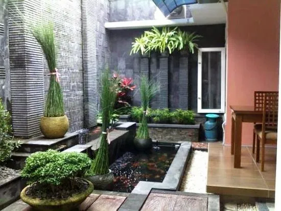 12+ Ide Kolam di Dalam Rumah yang Bikin Kamu Merasa Sedang Honeymoon Setiap Hari 19
