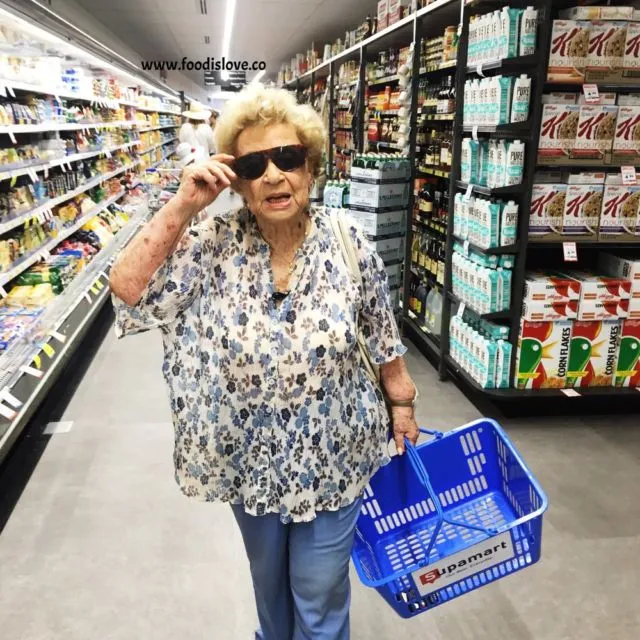 Mengenal Calon Mertua dari Kebiasaannya Saat Belanja di Minimarket. Camermu yang Nomor Berapa? 13
