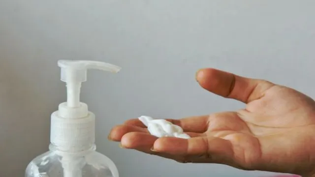 Kulitmu Gampang Kemerahan? Jangan Sampai Memakai Kosmetik dengan 6 Kandungan Ini 7
