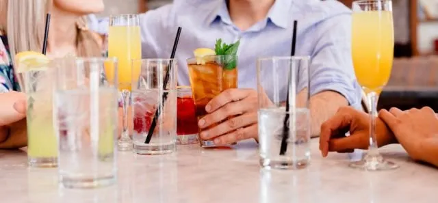 6 Hal yang Ada di Pikiran Cewek Jelang Lebaran. Sementara Status Belum Juga Naik Pelaminan 8