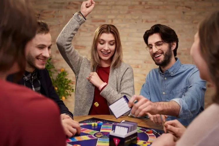 9 Ide Games Seru buat Acara Bukber & Reuni, Biar Nggak Cuma Bengong Saja 10