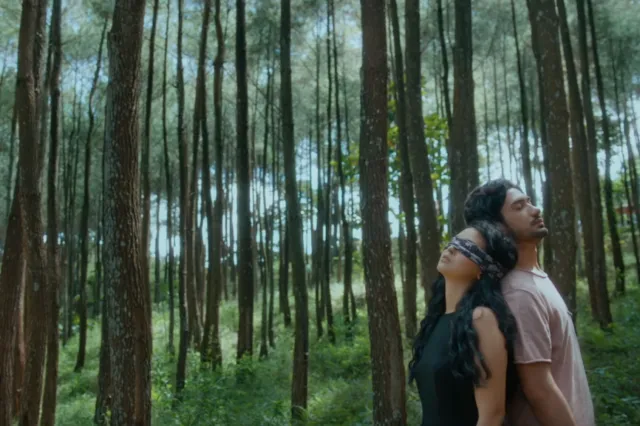 6 Keajaiban Cinta yang Bisa Kamu Pelajari Lewat Film The Gift, Maknai Cinta dan Hidupmu Bermakna 10