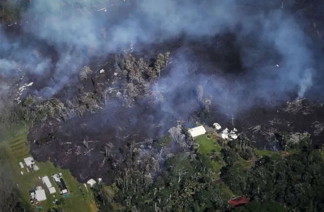 10+ Potret Mengerikan Erupsi Lava di Hawaii. Bayangin Kalau di Kompleks Rumahmu Terjadi Kayak Begini 20