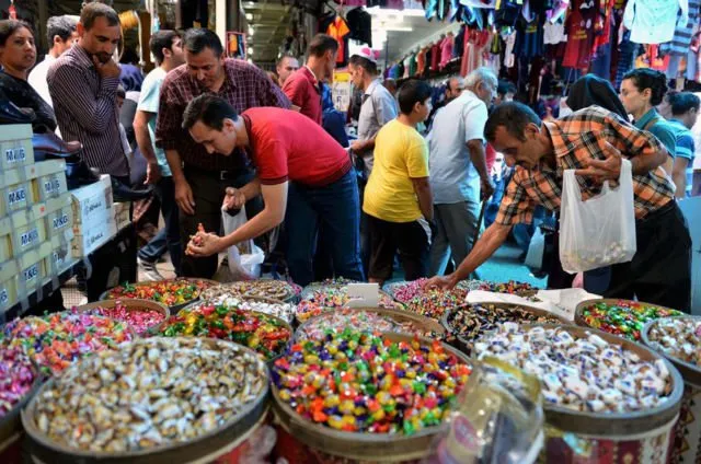 Libur Lebaran Resmi Jadi 10 Hari. Tapi di 7 Negara ini Liburnya Beda-beda lho. Simak, yuk! 9