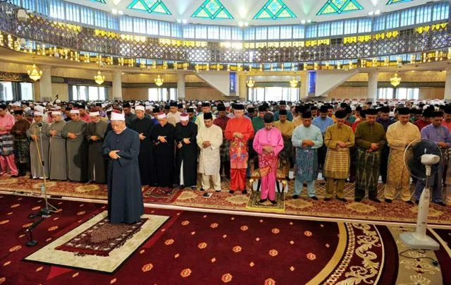 Libur Lebaran Resmi Jadi 10 Hari. Tapi di 7 Negara ini Liburnya Beda-beda lho. Simak, yuk! 11