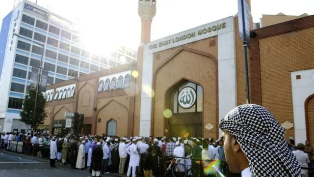 Libur Lebaran Resmi Jadi 10 Hari. Tapi di 7 Negara ini Liburnya Beda-beda lho. Simak, yuk! 14