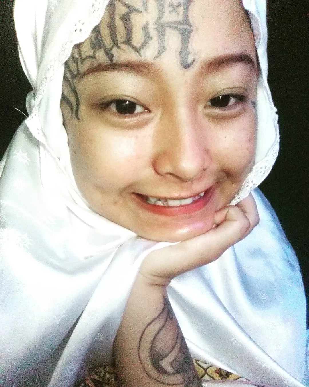 Putuskan Hijrah dan Berhijab, Penampilan Iska Randy si Anak Punk ini Tuai Pujian dan Doa Warganet 12