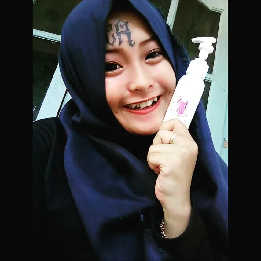 Putuskan Hijrah dan Berhijab, Penampilan Iska Randy si Anak Punk ini Tuai Pujian dan Doa Warganet 19