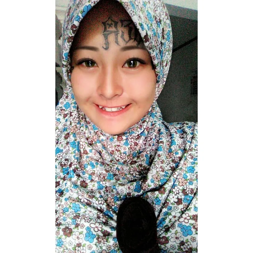 Putuskan Hijrah dan Berhijab, Penampilan Iska Randy si Anak Punk ini Tuai Pujian dan Doa Warganet 13