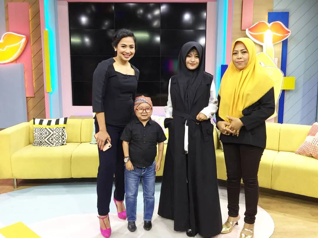Putuskan Hijrah dan Berhijab, Penampilan Iska Randy si Anak Punk ini Tuai Pujian dan Doa Warganet 17