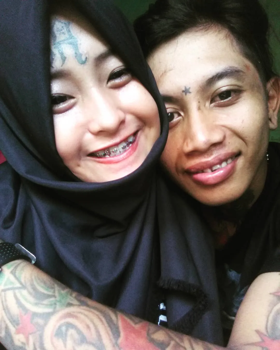Putuskan Hijrah dan Berhijab, Penampilan Iska Randy si Anak Punk ini Tuai Pujian dan Doa Warganet 18