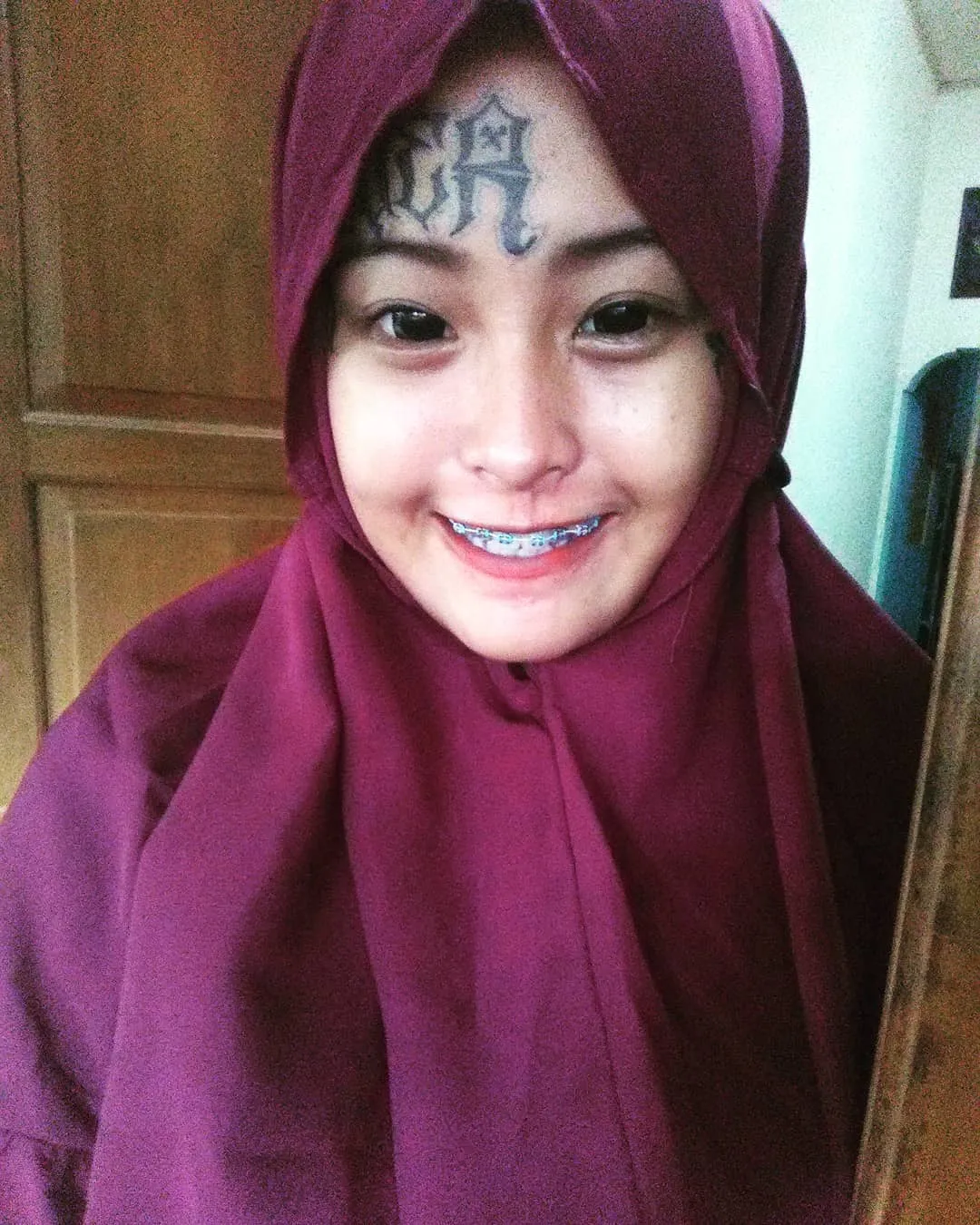 Putuskan Hijrah dan Berhijab, Penampilan Iska Randy si Anak Punk ini Tuai Pujian dan Doa Warganet 22