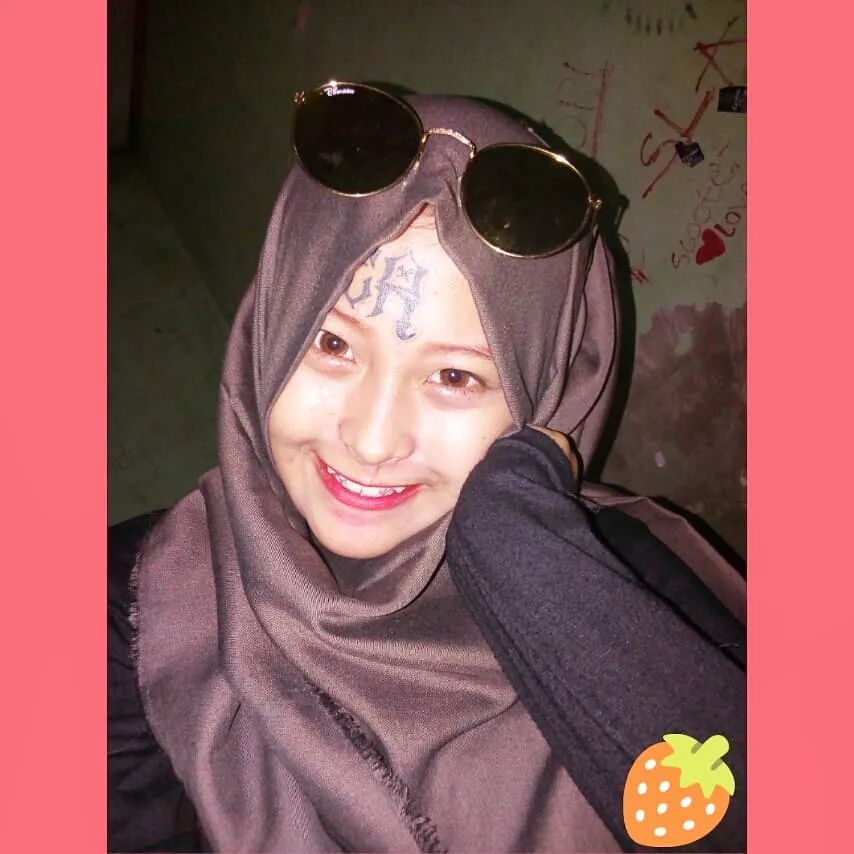 Putuskan Hijrah dan Berhijab, Penampilan Iska Randy si Anak Punk ini Tuai Pujian dan Doa Warganet 21