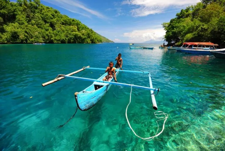 Menikmati Beningnya Pantai Sulamadaha, Secuil Surga di Timur Indonesia. Indah Banget Men! 7