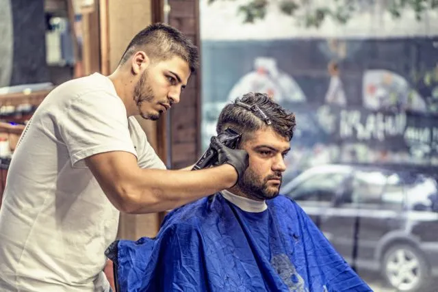 Siasat Cukur Rambut Agar Nggak Salah Potongan. Dear Cowok yang Ingin Nggak Gagal Ganteng, Perhatikan! 9