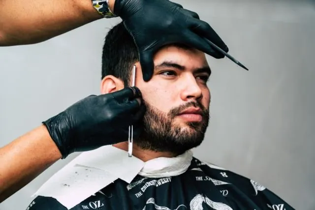 Siasat Cukur Rambut Agar Nggak Salah Potongan. Dear Cowok yang Ingin Nggak Gagal Ganteng, Perhatikan! 6