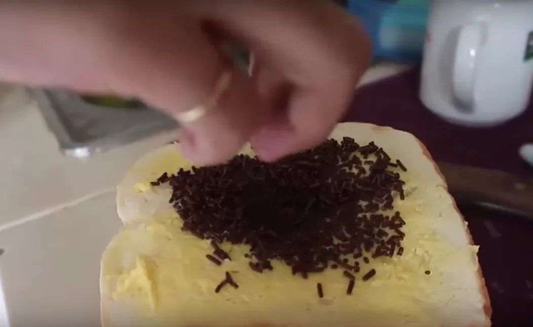 Dapatkan 400k Subscriber, Youtuber ini Makan Rambut Kemaluannya. Kebanyakan Micin Atau Gimana sih? 9