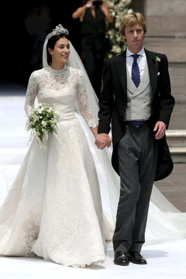 19 Gaun Royal Wedding Ter-Ikonik dari Seluruh Dunia. Jadi Nggak Sabar Lihat Punya Meghan Markle~ 23