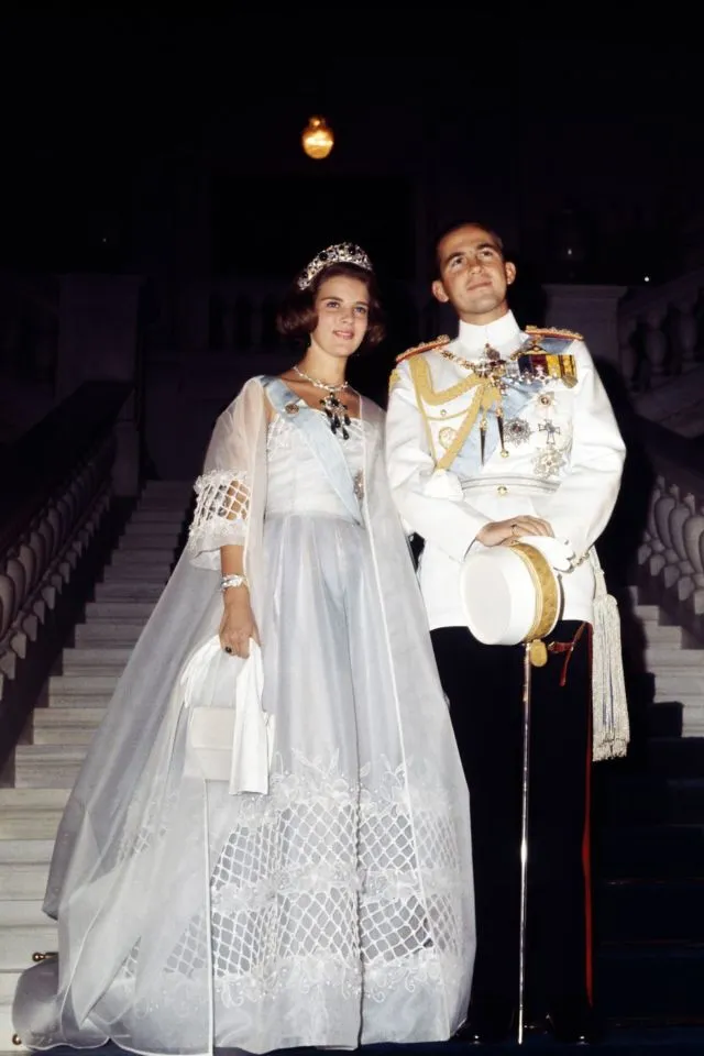 19 Gaun Royal Wedding Ter-Ikonik dari Seluruh Dunia. Jadi Nggak Sabar Lihat Punya Meghan Markle~ 30