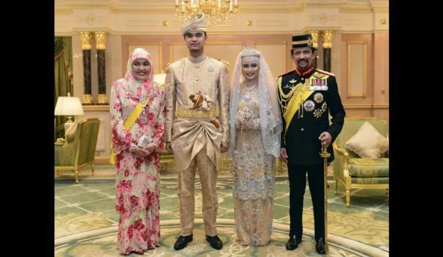 19 Gaun Royal Wedding Ter-Ikonik dari Seluruh Dunia. Jadi Nggak Sabar Lihat Punya Meghan Markle~ 36