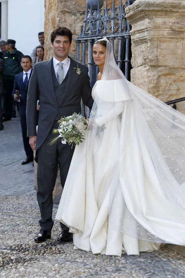 19 Gaun Royal Wedding Ter-Ikonik dari Seluruh Dunia. Jadi Nggak Sabar Lihat Punya Meghan Markle~ 27