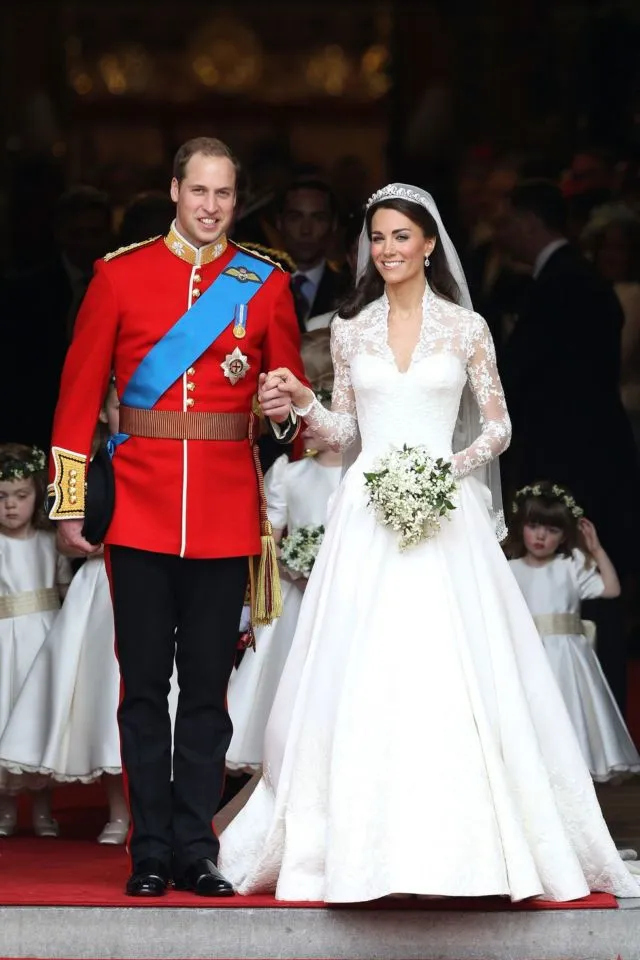 19 Gaun Royal Wedding Ter-Ikonik dari Seluruh Dunia. Jadi Nggak Sabar Lihat Punya Meghan Markle~ 22