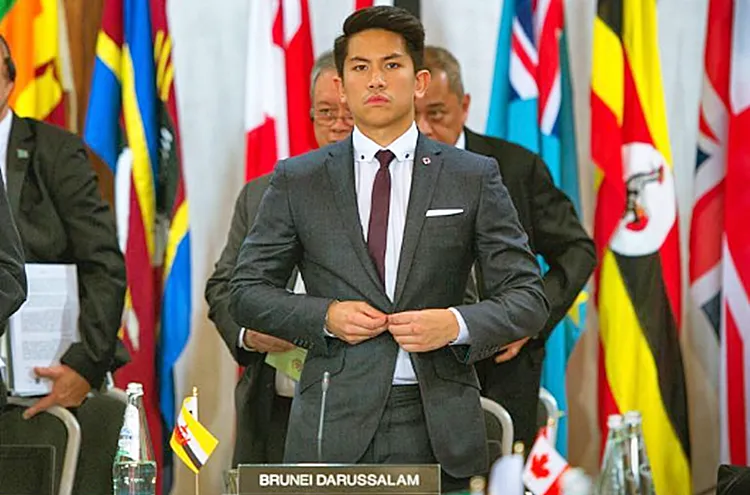 Lupakan Prince Harry yang Sudah Menikah, Masih Ada nih 7 Pangeran Lajang yang Nggak Kalah Memesona~ 11