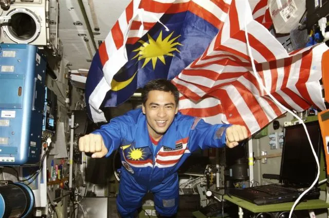 Begini Astronot Muslim Jalankan Kewajibannya di Luar Angkasa, Dari Sholat Hingga Puasa Ternyata Beda 5