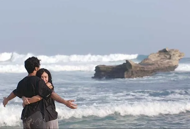 6 Keajaiban Cinta yang Bisa Kamu Pelajari Lewat Film The Gift, Maknai Cinta dan Hidupmu Bermakna 12