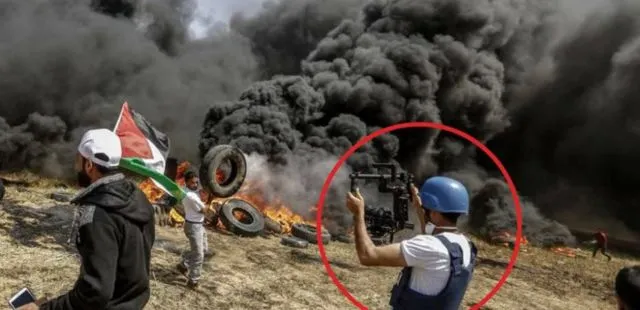 10 Potret Kehidupan Wartawan Perang yang Super Berbahaya. Demi Foto, Nyawa Juga Jadi Taruhan 22