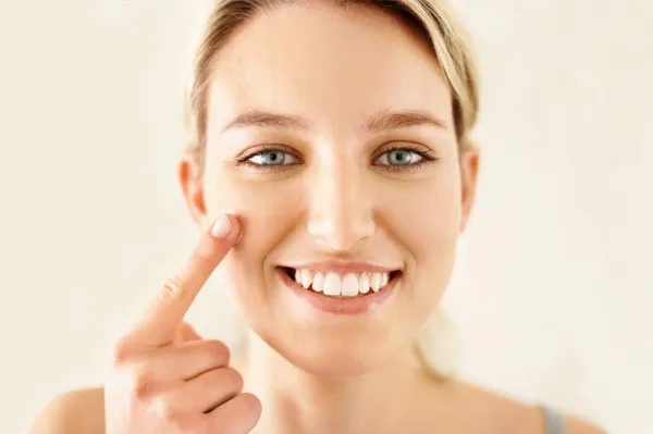 6 Tips Touch Up Makeup Kilat Selepas Wudu. Nggak Makan Waktu! 8 makeup habis wudu