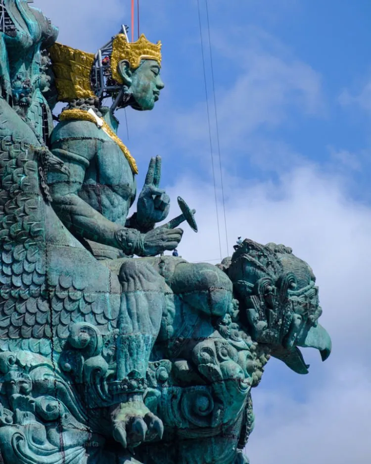 Patung GWK di Bali Sudah Hampir Jadi. Begini Rekaman Pemasangan Kepala Patung Seberat 4 Ton Ini! 3