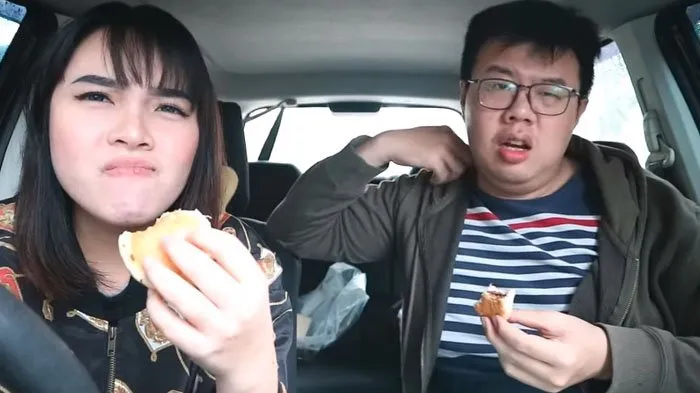 Respons Mommy Moonella Ihwal Kuenya yang Diulas 'Anak Kuliner'. Caranya Review sih yang Jadi Soal 6
