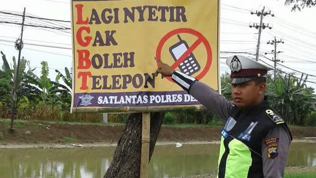 Saking Kreatifnya, 14 Spanduk Peringatan ini Pasti Bikin Kamu Otomatis Taat Aturan. Masih Mau Bandel? 27