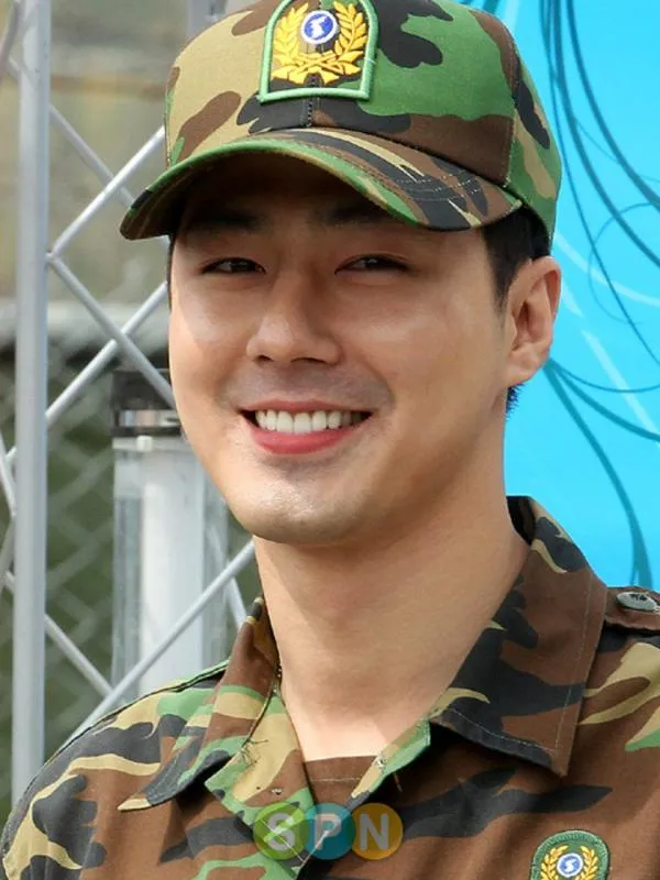 16 Foto Oppa Korea yang Lagi Wamil ini Bisa Bikin Cewek Lupa Kedip. Lucunya Nggak Wajar Banget, Duh~ 26