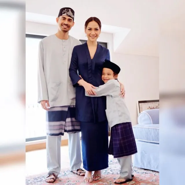 12 Baju Lebaran Keluarga Selebritas Ini Bisa Disontek Modelnya. Makin Kompak Pas Foto Bersama 14