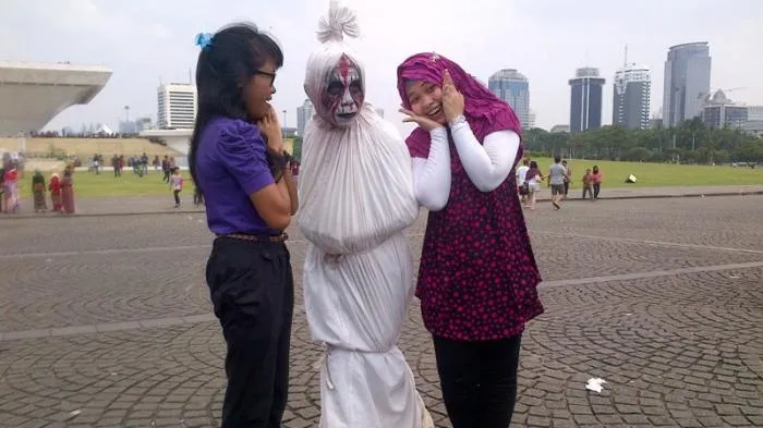 Selain Maskot Ponsel yang Viral, Tengok nih 14 Badut Kocak yang Nggak Kalah Eksis. Hiburan Banget! 4