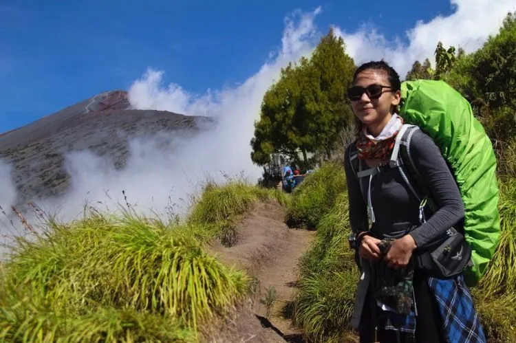 Adinda Thomas, Pendaki Cantik yang Hobi Mendaki Gunung. Yuk Kepoin Fotonya yang Kece Abis! 12