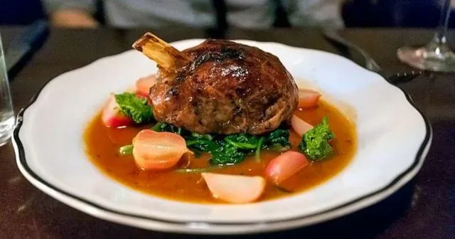 Menebak Usiamu dari Menu yang Kamu Pesan Kali Pertama di Restoran. Kamu Sering Pesan Apa nih? 9