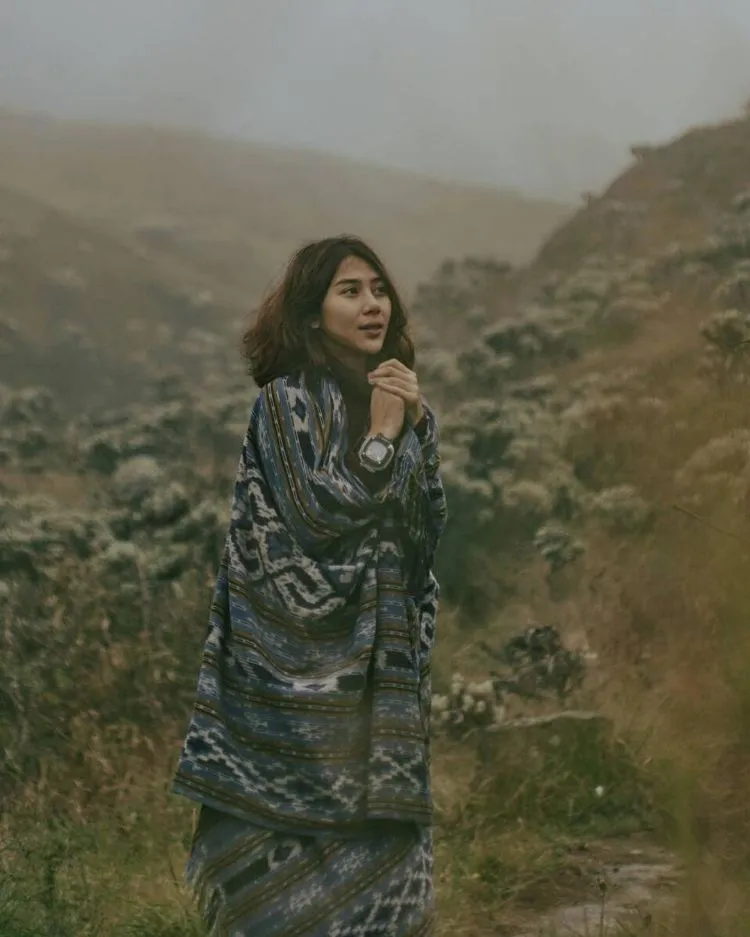 Adinda Thomas, Pendaki Cantik yang Hobi Mendaki Gunung. Yuk Kepoin Fotonya yang Kece Abis! 18