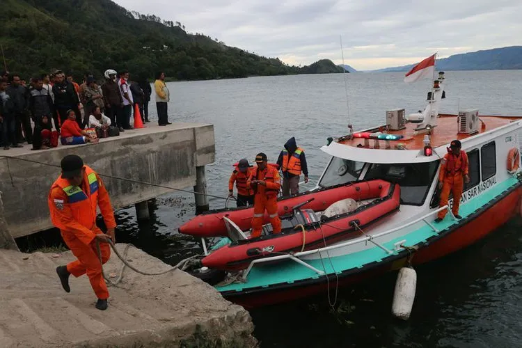 KM Sinar Bangun Tenggelam di Danau Toba, 192 Korban Hilang. Padahal Kapasitasnya 43 Penumpang! 6