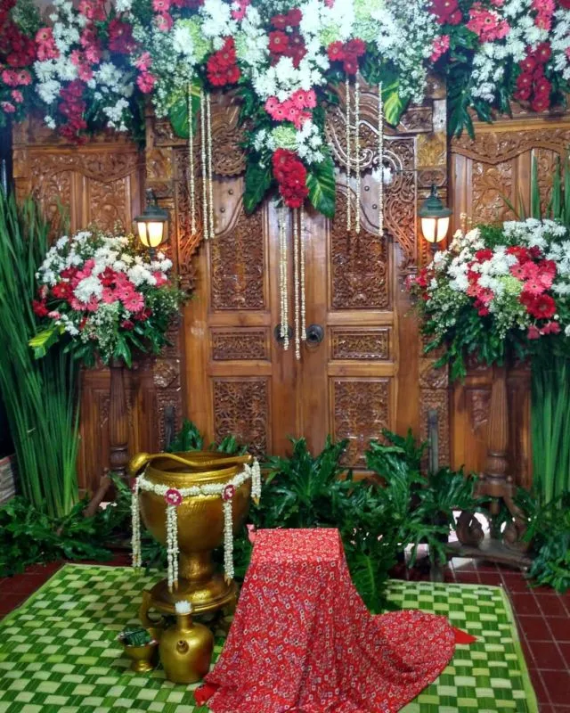 14+ Ide Dekorasi Siraman di Halaman Rumah, Sedap Dipandang Sekaligus Tidak Makan Tempat 16