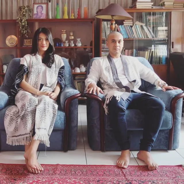 20 Parade Seragam Lebaran dari Famili Orang Terkenal. Kompaknya Itu Lho, Bikin Betah Lihatnya 24