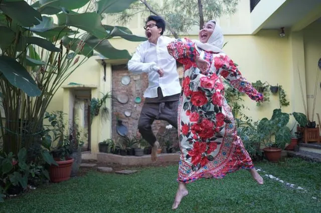 20 Parade Seragam Lebaran dari Famili Orang Terkenal. Kompaknya Itu Lho, Bikin Betah Lihatnya 30