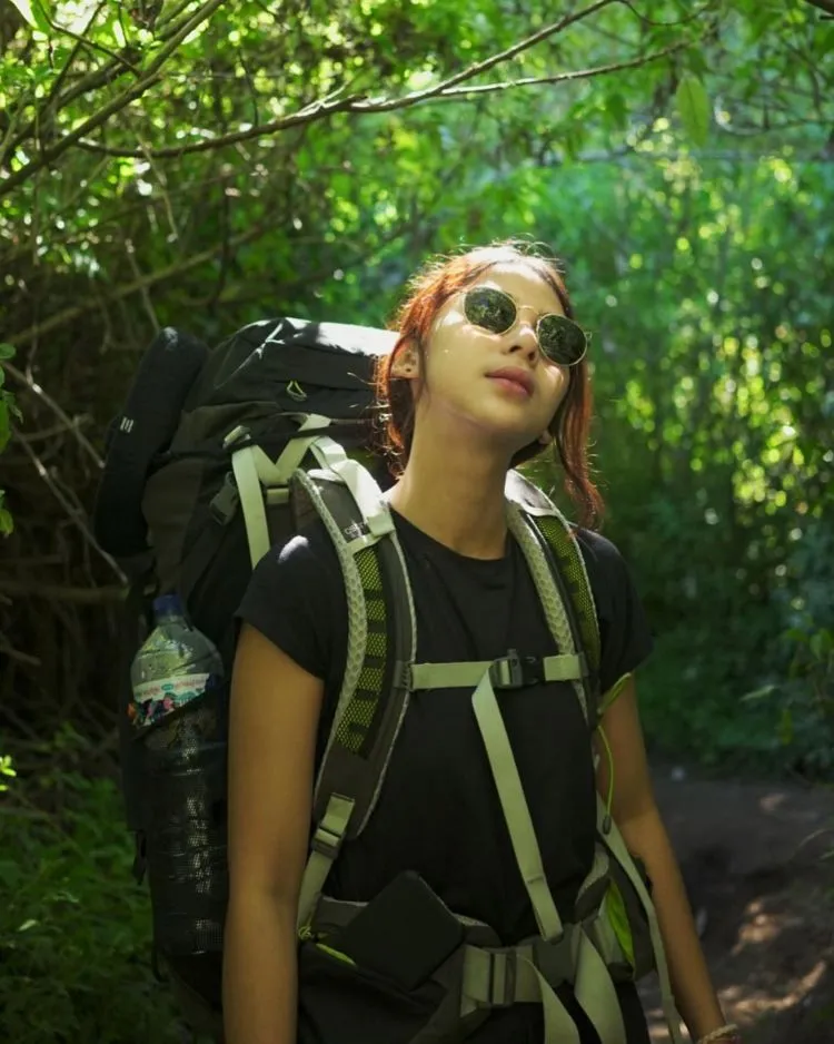 Adinda Thomas, Pendaki Cantik yang Hobi Mendaki Gunung. Yuk Kepoin Fotonya yang Kece Abis! 15