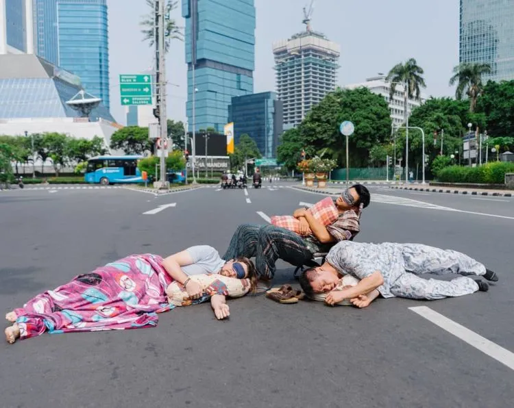 #JakartaSepi, Potret Kota Jakarta Saat Ditinggal Mudik. Saking Sepinya, Sampai Bisa Buat Tiduran 9