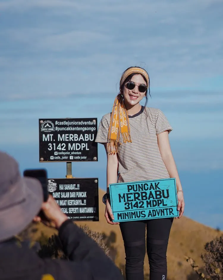 Adinda Thomas, Pendaki Cantik yang Hobi Mendaki Gunung. Yuk Kepoin Fotonya yang Kece Abis! 14